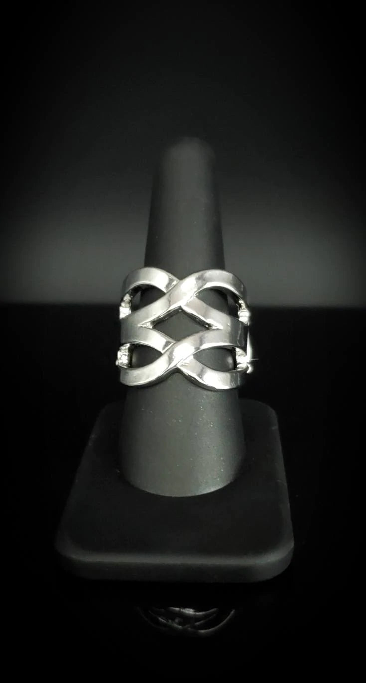 Cross your Fingers Paparazzi Accessories Ring Silver