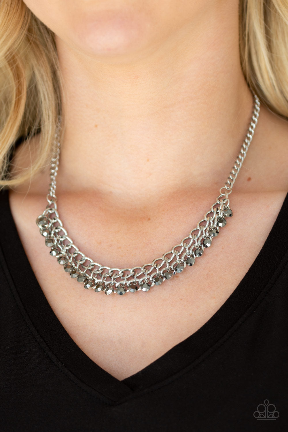 Glow and Grind Paparazzi Accessories Necklace with Earrings Silver
