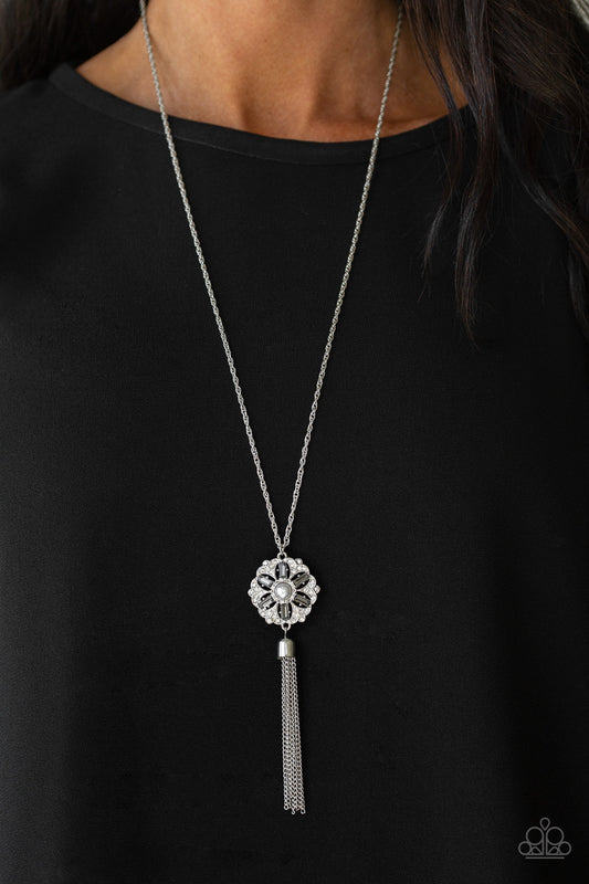 Fine Florals Paparazzi Accessories Necklace with Earrings