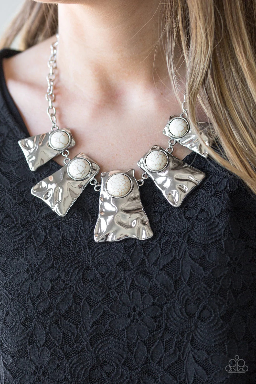 Cougar Paparazzi Accessories Necklace with Earrings